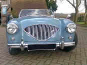 Austin healey bleue avant.jpg (97190 octets)