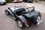 Caterham 1600 Ford 2 Webers 40 Noire et Alu jantes minilittes boite 4 ailes longues