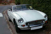 MGB 1976 1840CC 104CV avant droit.jpg (81271 octets)